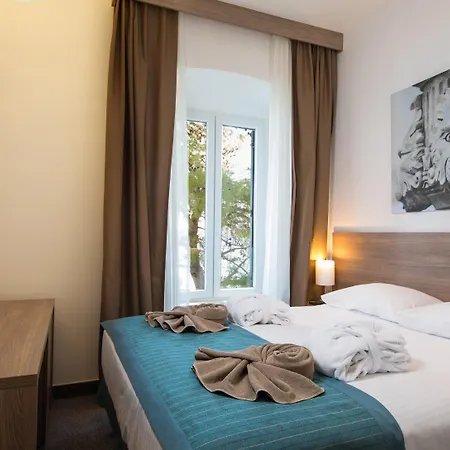 Hotel Mlini 酒店 4*