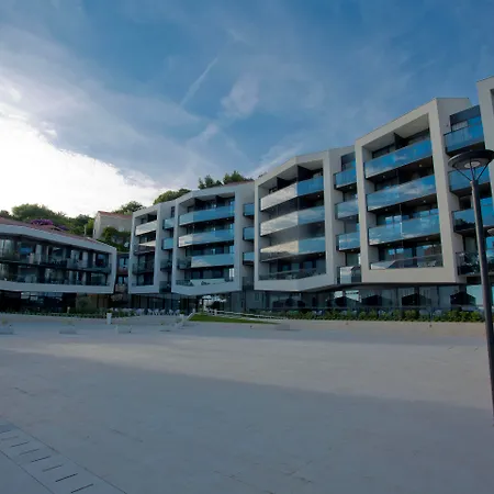 Hotel Mlini Ξενοδοχείο 4*