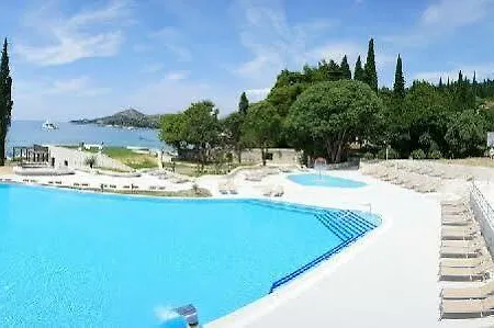 Hotel Mlini Ξενοδοχείο 4*